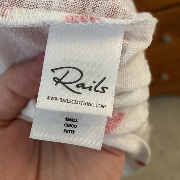 Rails heart print v-neck short sleeve tee - Picture 4 of 4